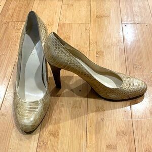 Lauren Ralph Lauren Tan Embossed Heels size 7